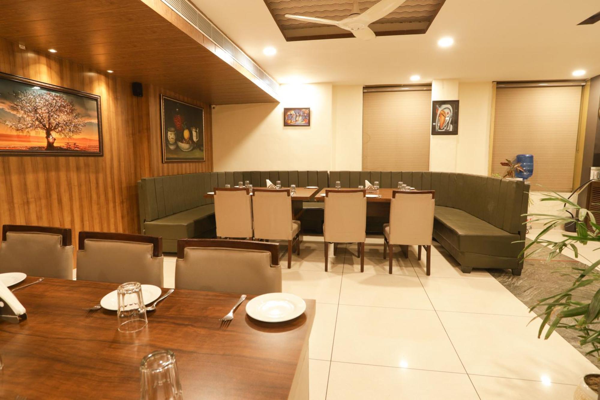 Hotel Razia Inn Hisār Exteriör bild