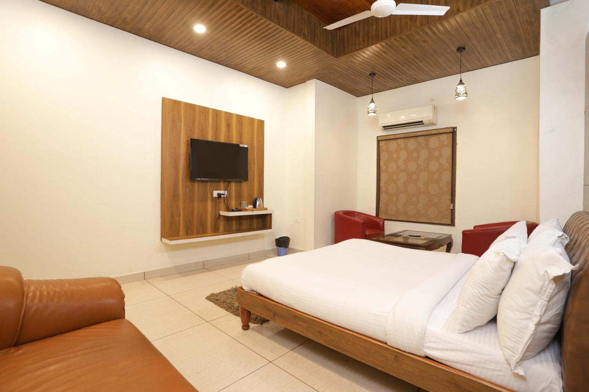 Hotel Razia Inn Hisār Exteriör bild