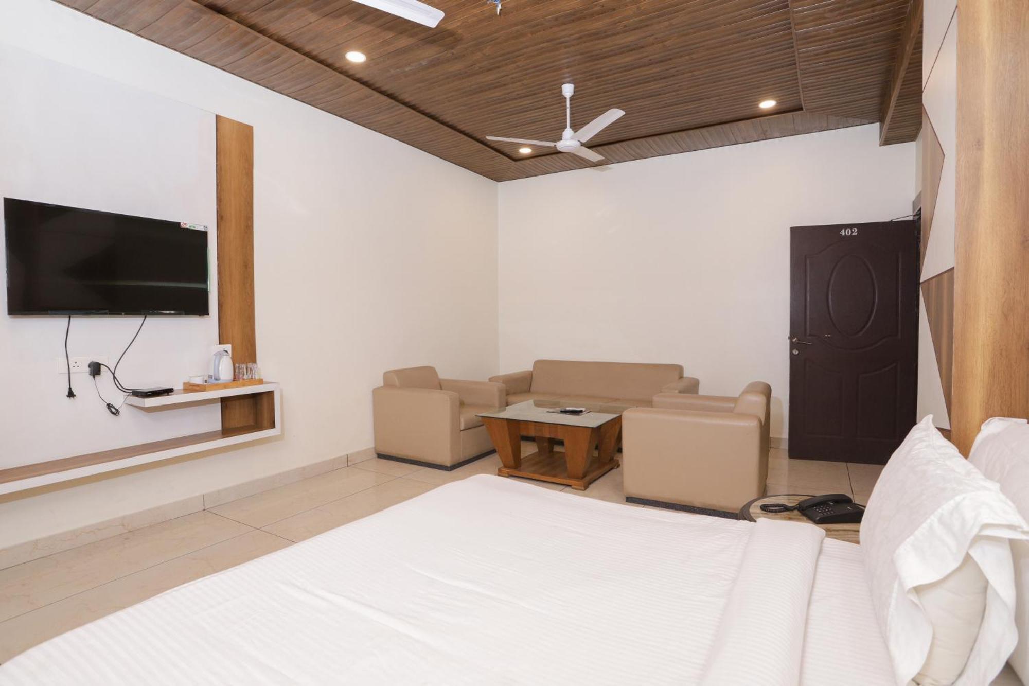 Hotel Razia Inn Hisār Exteriör bild