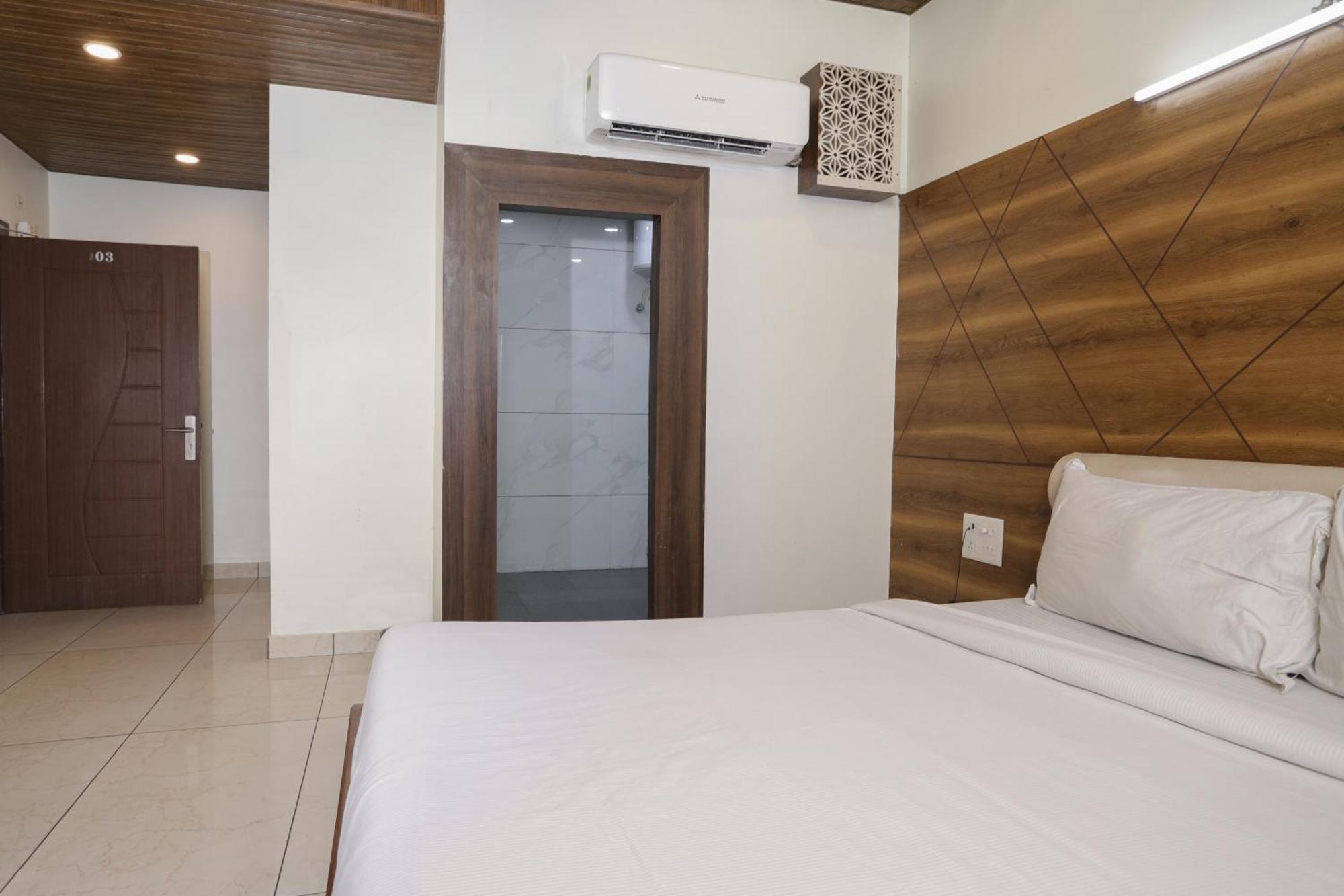 Hotel Razia Inn Hisār Exteriör bild