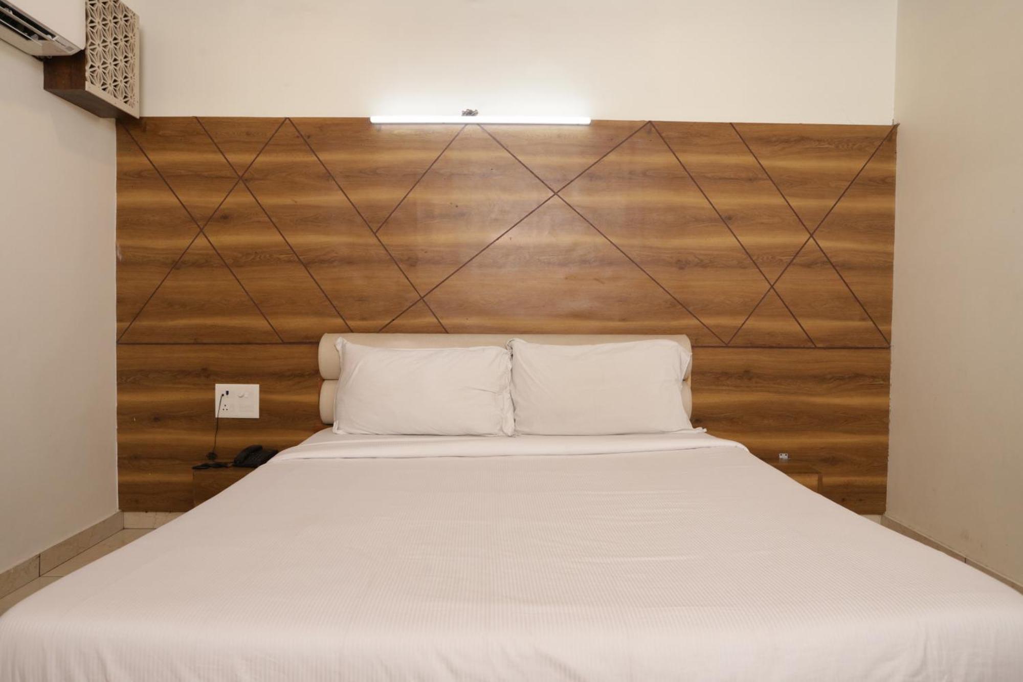 Hotel Razia Inn Hisār Exteriör bild