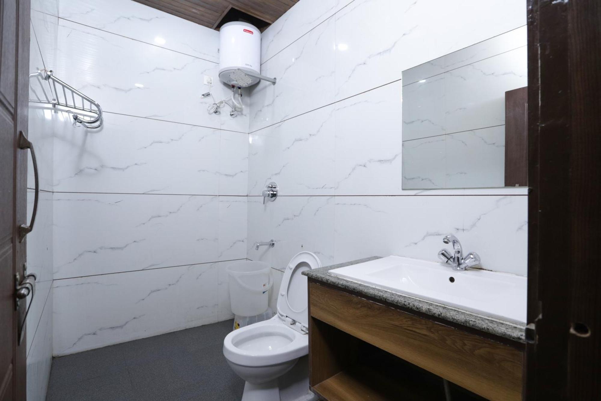 Hotel Razia Inn Hisār Exteriör bild