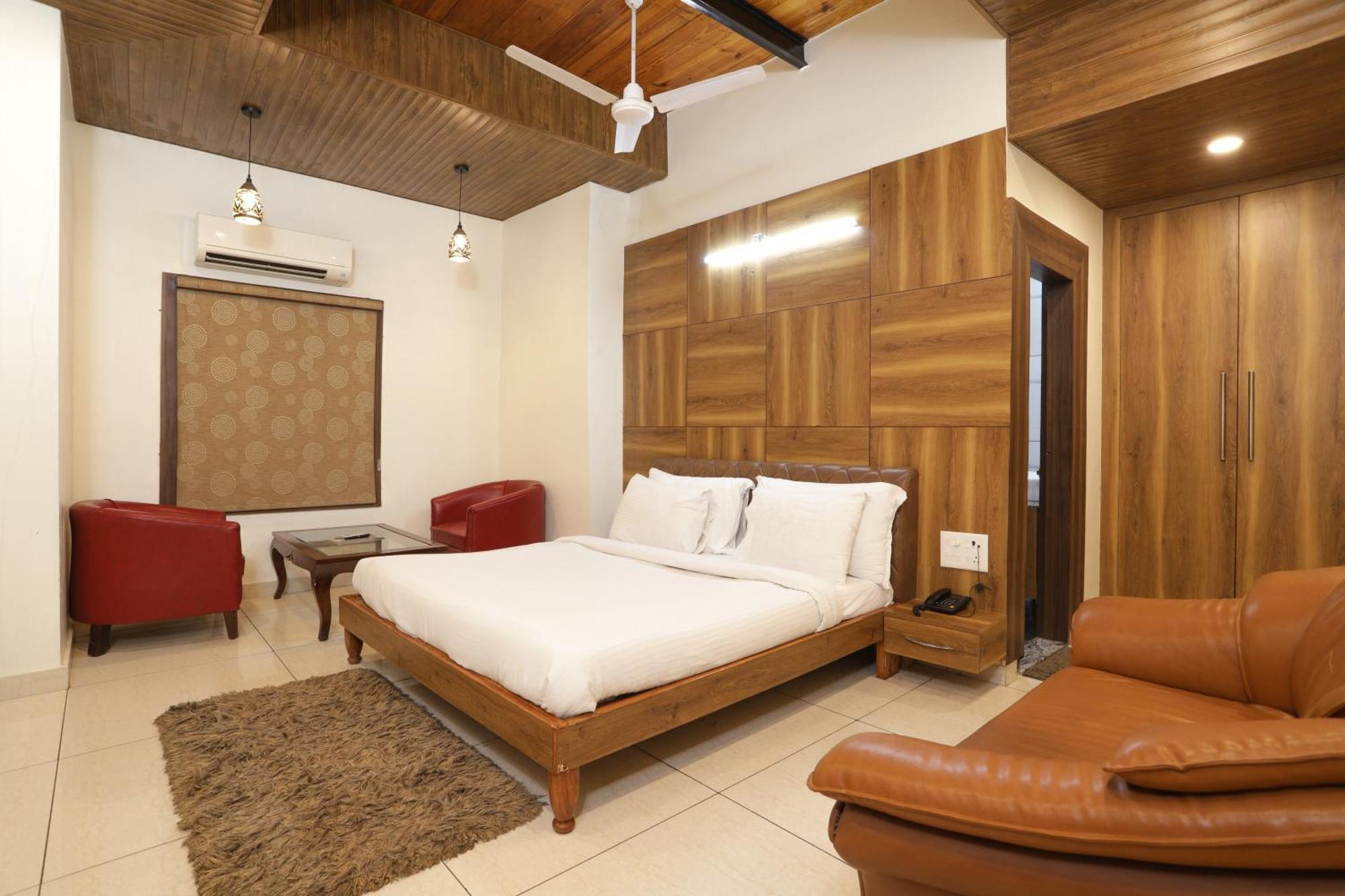 Hotel Razia Inn Hisār Exteriör bild