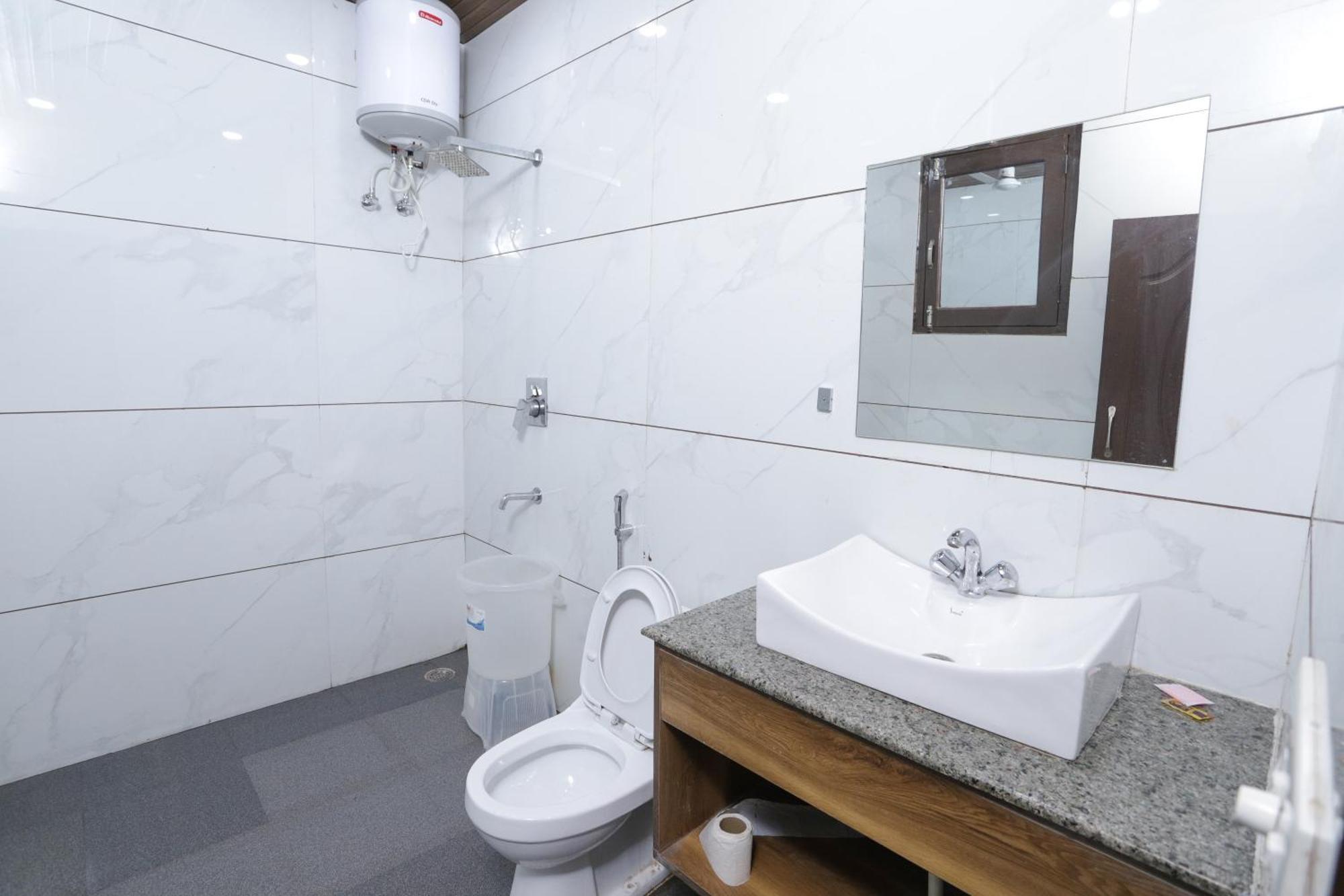 Hotel Razia Inn Hisār Exteriör bild