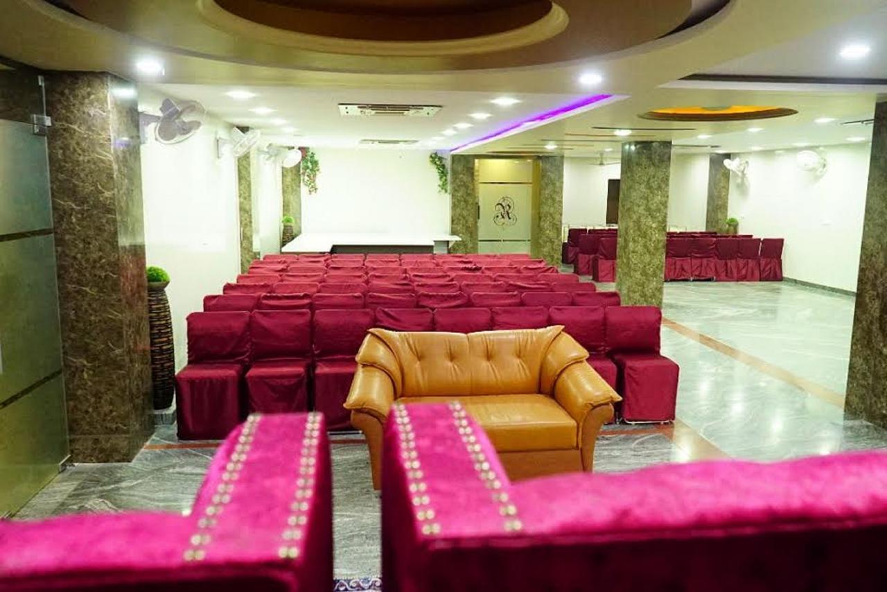 Hotel Razia Inn Hisār Exteriör bild