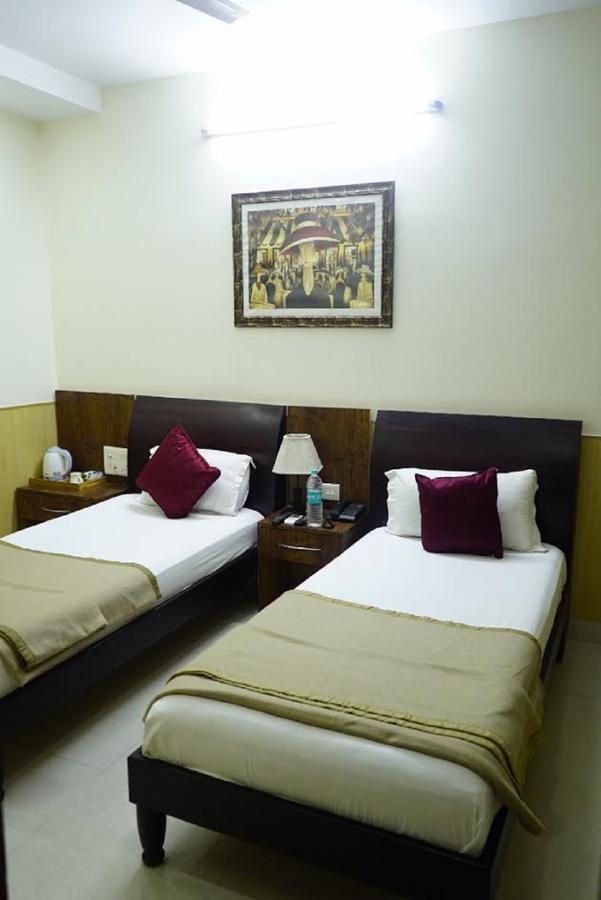 Hotel Razia Inn Hisār Exteriör bild