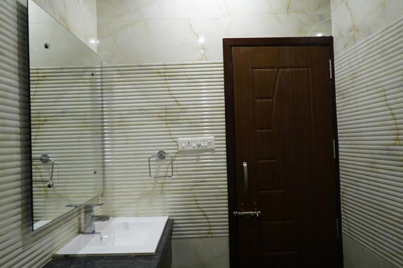 Hotel Razia Inn Hisār Exteriör bild