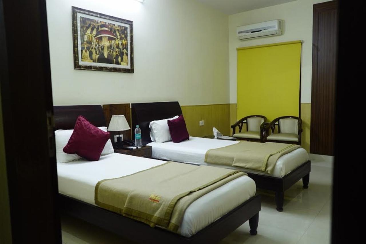 Hotel Razia Inn Hisār Exteriör bild